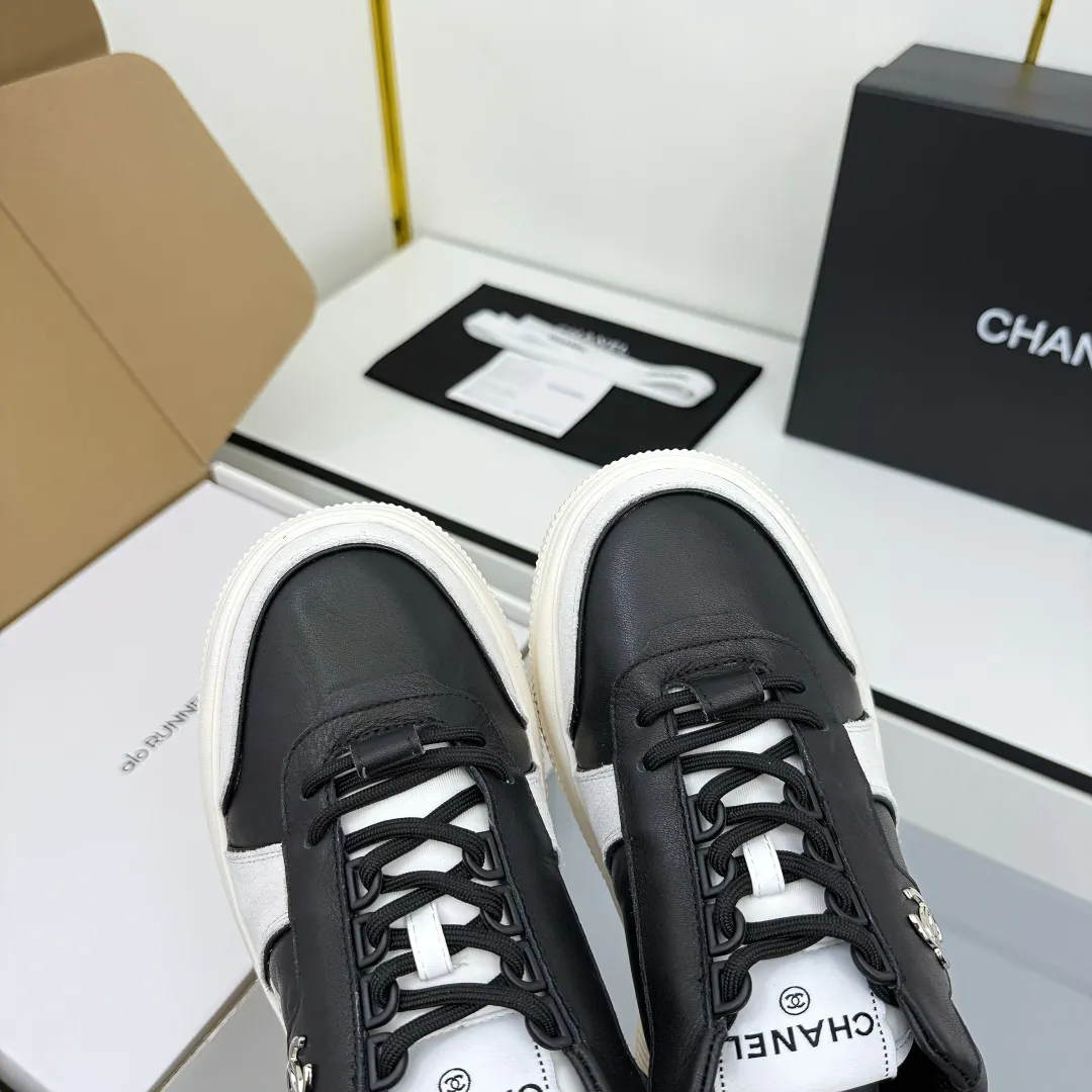 👟👟Ex-factory price 620👟👟 Chanel bread shoes ~ original calfskin panda shoes Chanel 25C latest hot style panda black and white sports shoes casual sneakers Xiaoxiang hot item classic black and white panda color coco girls must pay Fabric: original custom mixed sheepskin lining: original imported breathable mesh lining outsole: Original molded rubber + TPU combination Size: Women's 35-41
